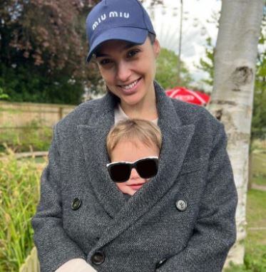 Daniella Varsano with her mother Gal Gadot.